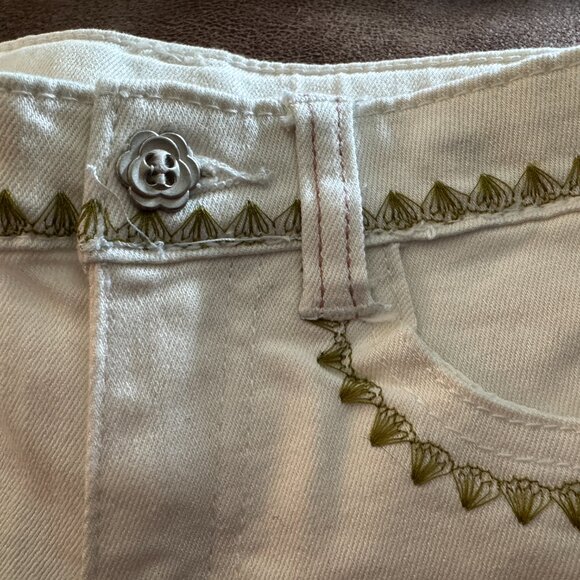 Matilda Jane Girls Size 4 Spring crop jeans– White with Green Embroidery Trim - Picture 6 of 8